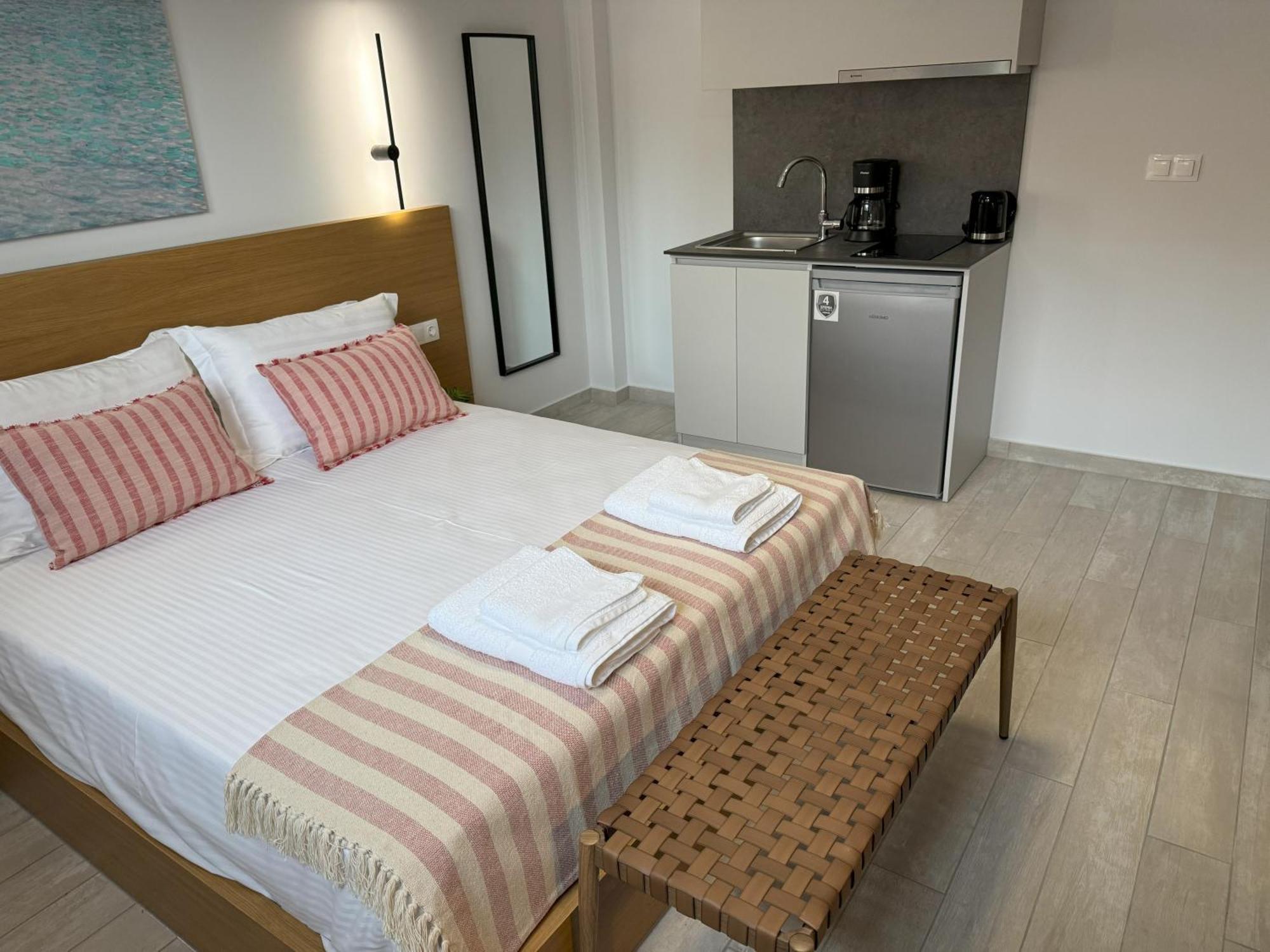 Acra Melia Apartment Palaiontsiflikion Ngoại thất bức ảnh