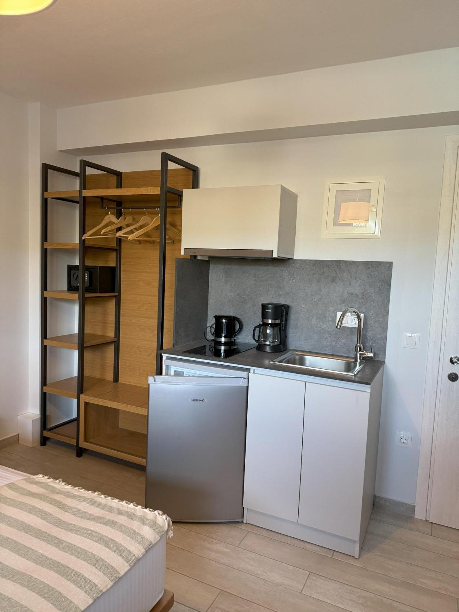 Acra Melia Apartment Palaiontsiflikion Ngoại thất bức ảnh