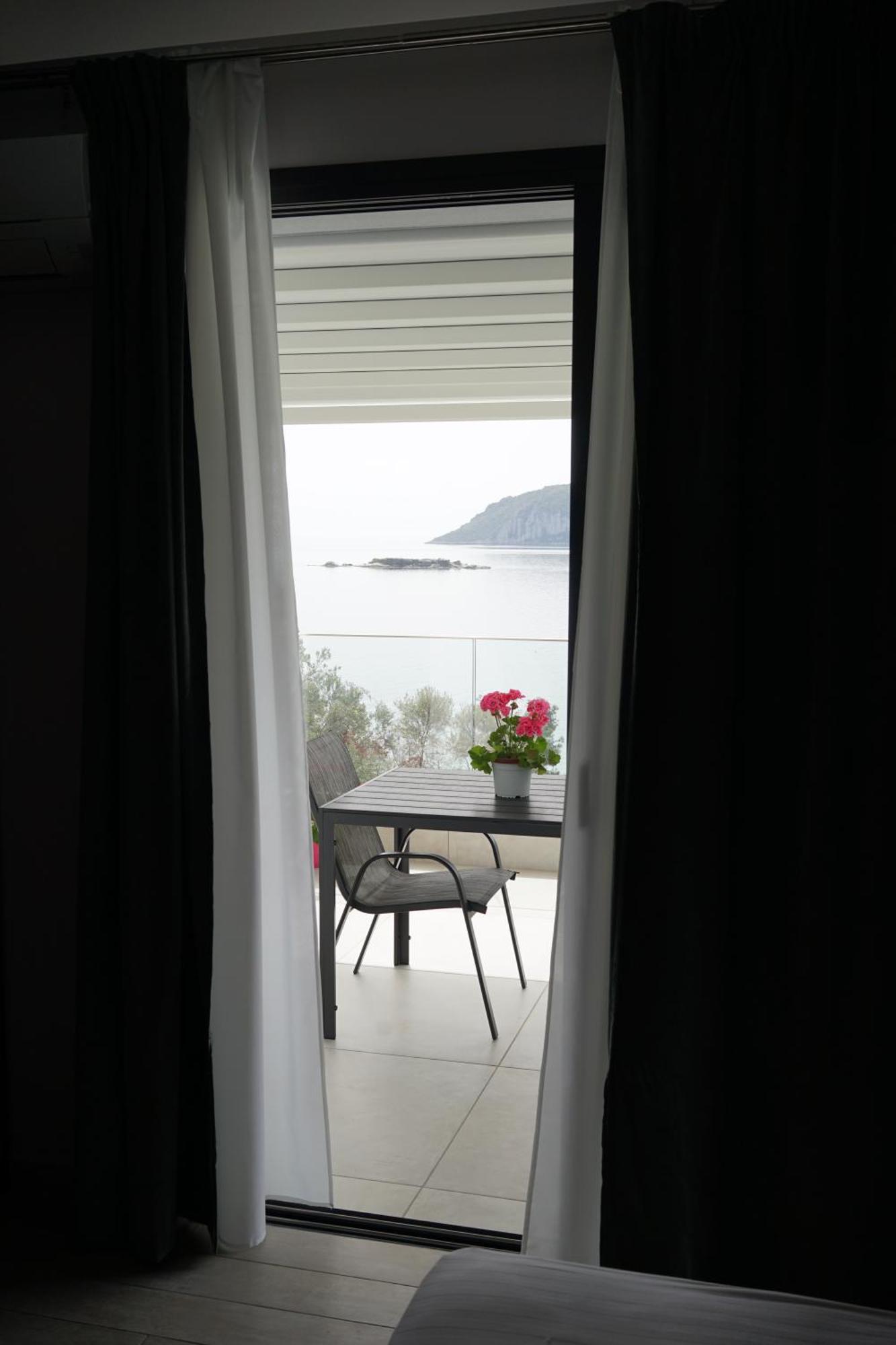 Acra Melia Apartment Palaiontsiflikion Ngoại thất bức ảnh