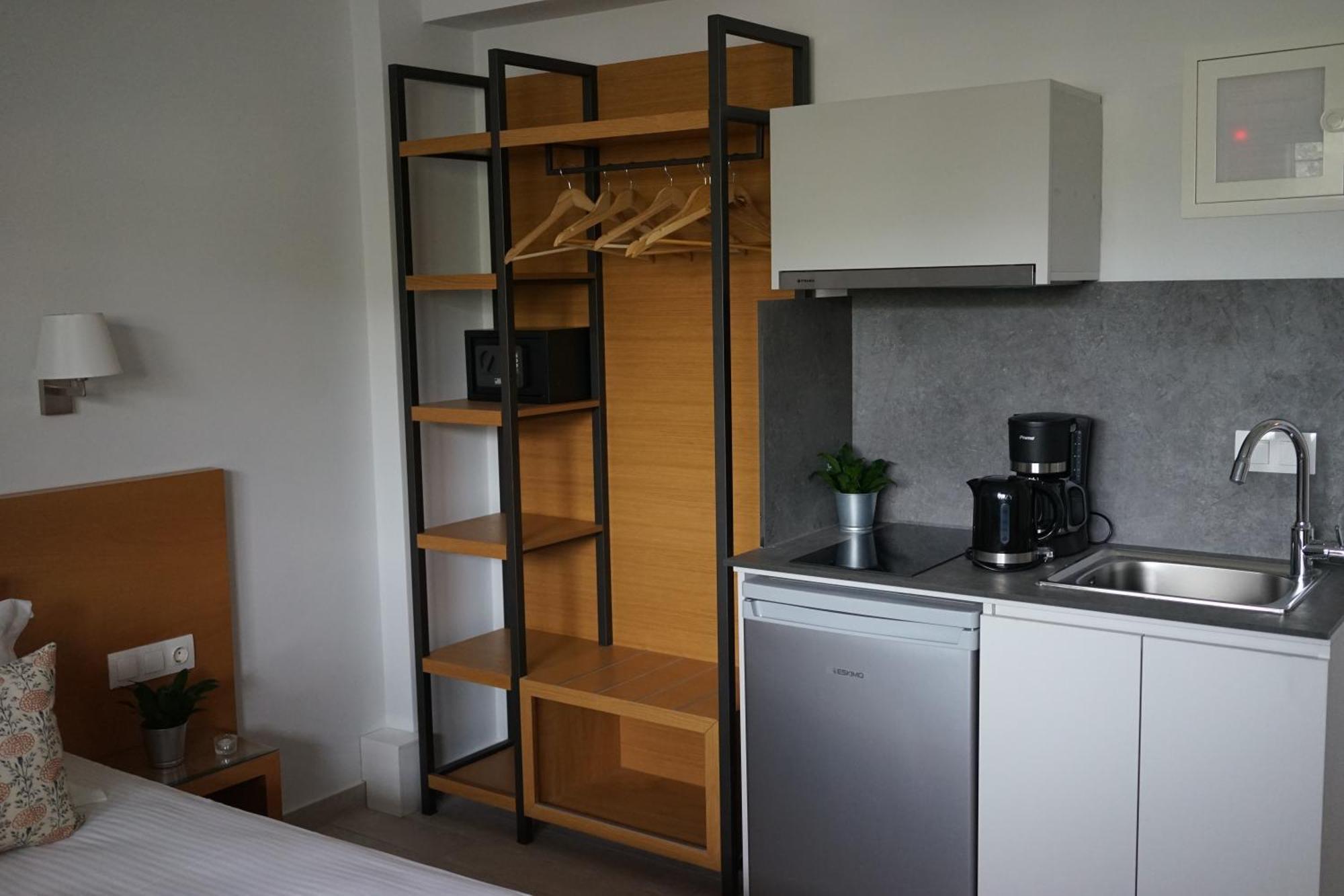 Acra Melia Apartment Palaiontsiflikion Ngoại thất bức ảnh