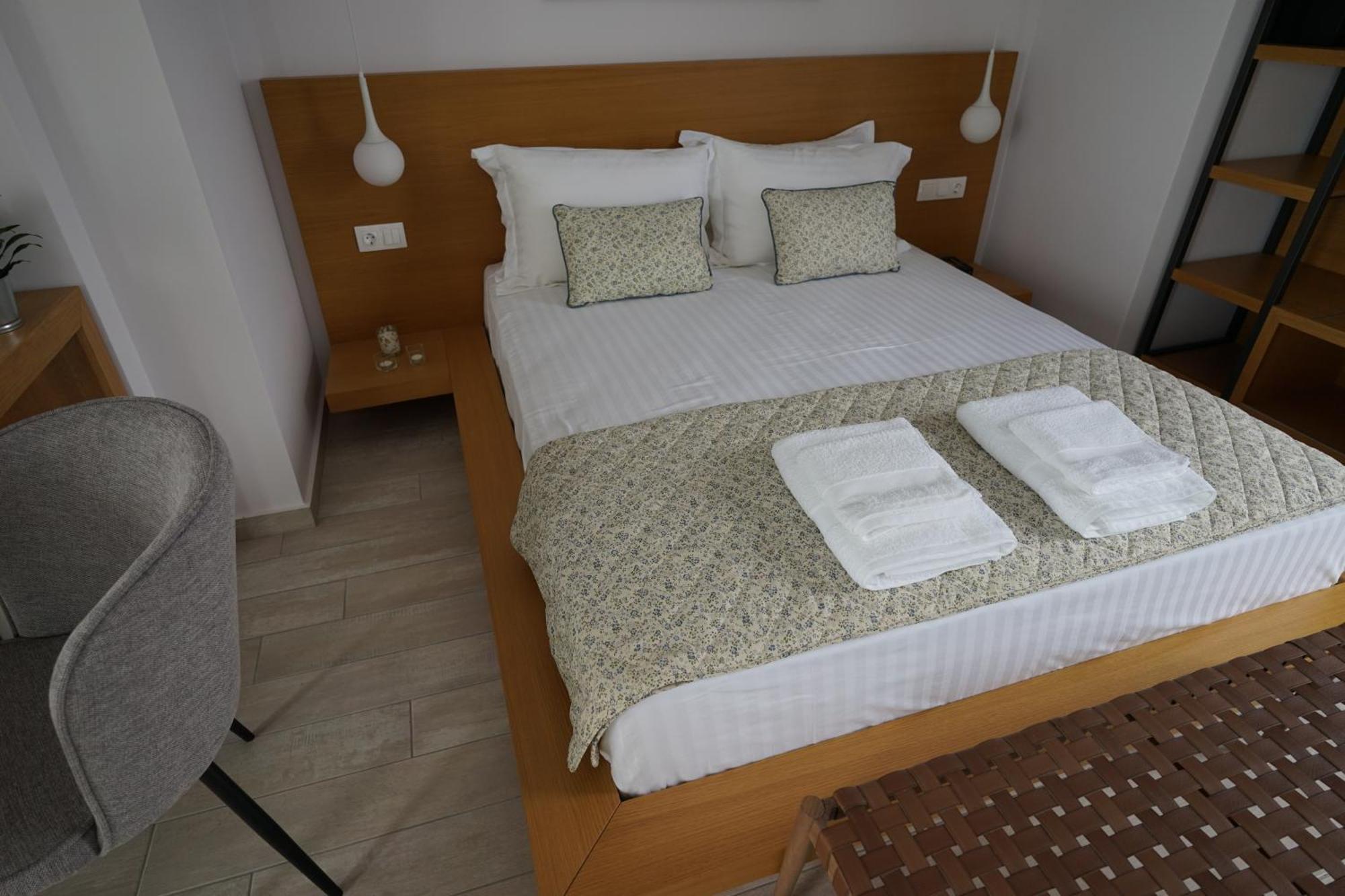 Acra Melia Apartment Palaiontsiflikion Ngoại thất bức ảnh